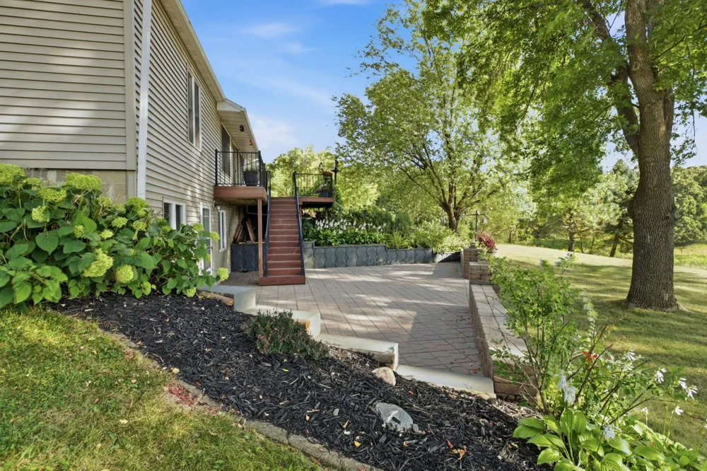 16474 Lake Avenue Paynesville, MN 56362