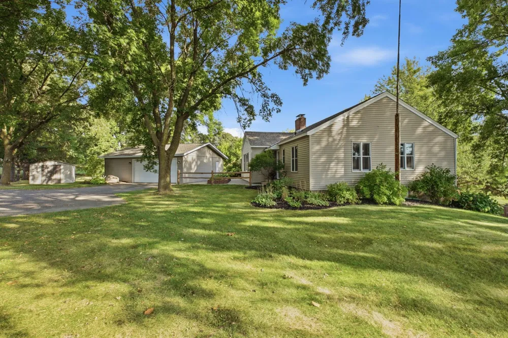 16474 Lake Avenue Paynesville, MN 56362