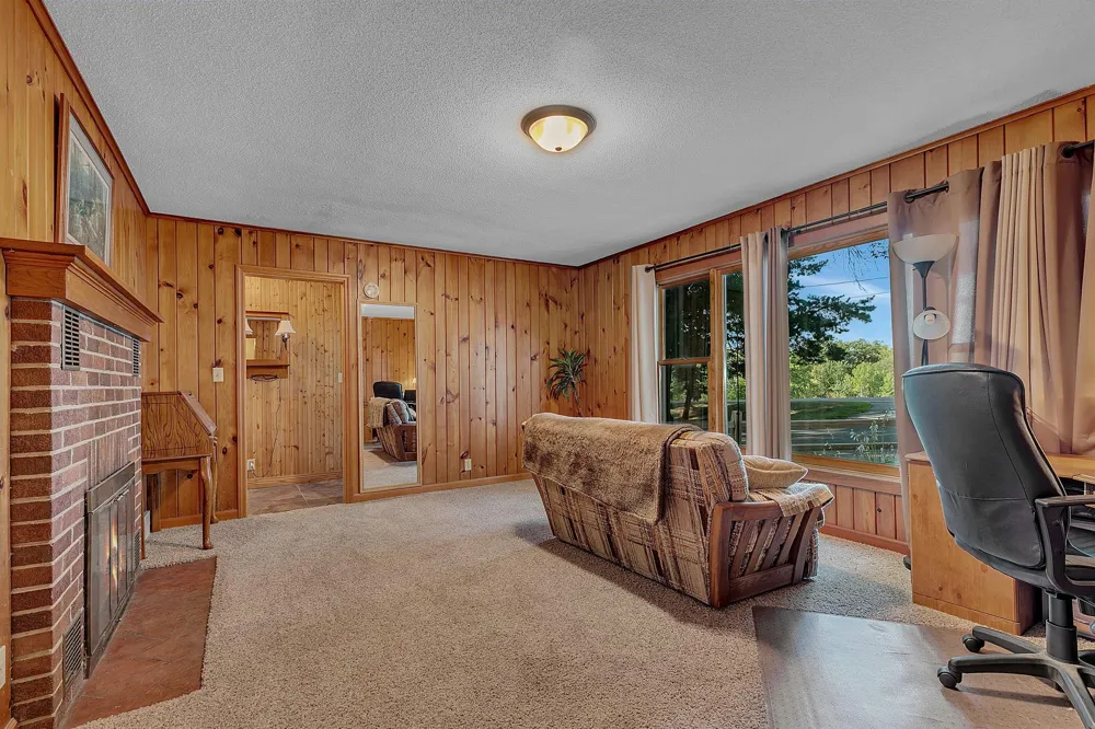 16474 Lake Avenue Paynesville, MN 56362