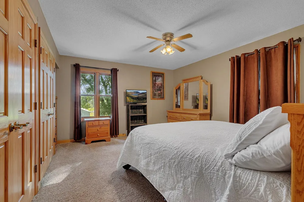 16474 Lake Avenue Paynesville, MN 56362