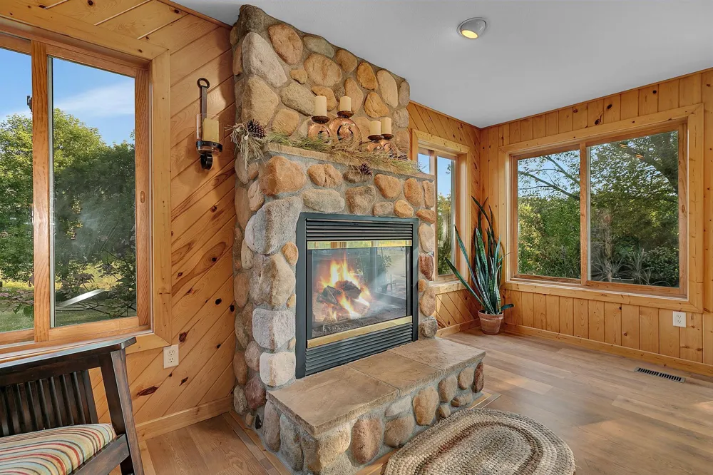 16474 Lake Avenue Paynesville, MN 56362