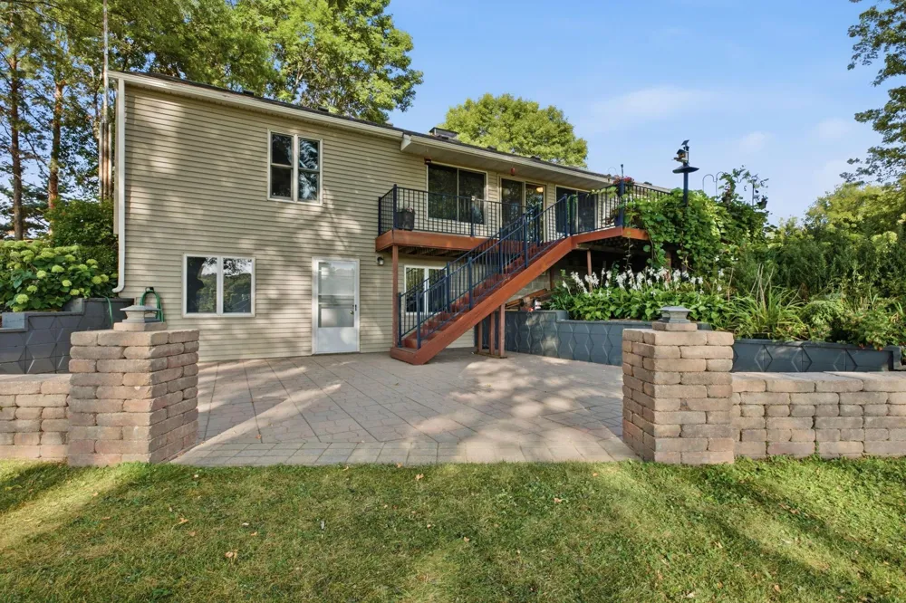 16474 Lake Avenue Paynesville, MN 56362