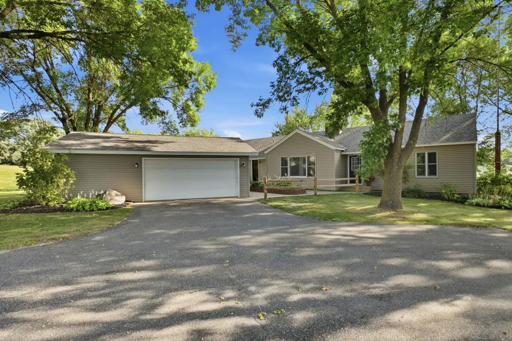 16474 Lake Avenue Paynesville, MN 56362