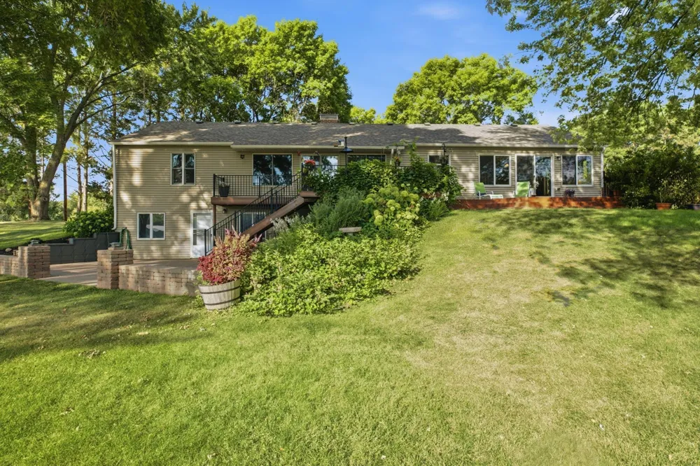 16474 Lake Avenue Paynesville, MN 56362
