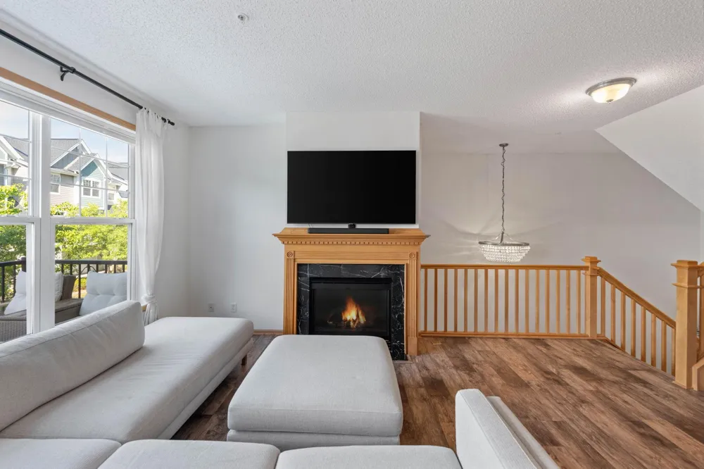 15593 Early Bird Circle #307 Apple Valley, MN 55124