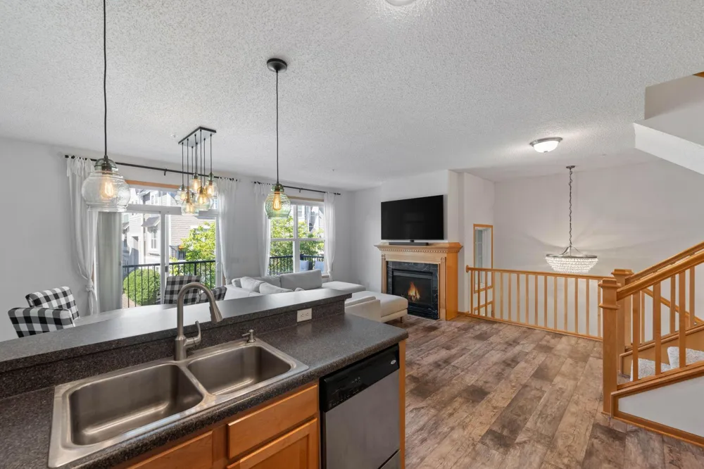 15593 Early Bird Circle #307 Apple Valley, MN 55124