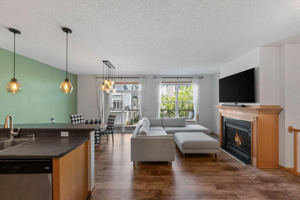 15593 Early Bird Circle #307 Apple Valley, MN 55124