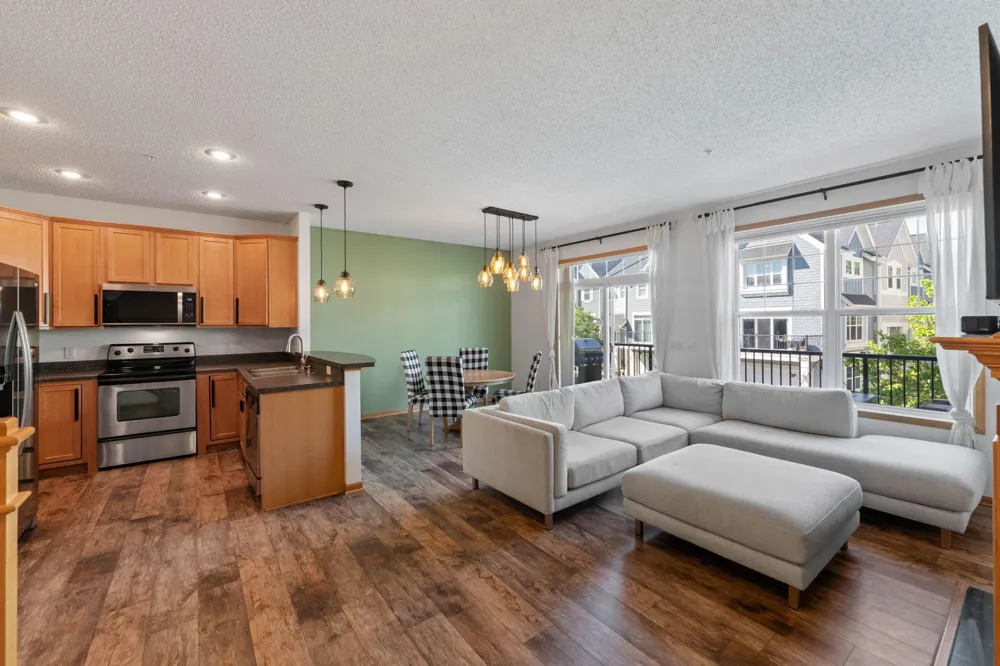 15593 Early Bird Circle #307 Apple Valley, MN 55124