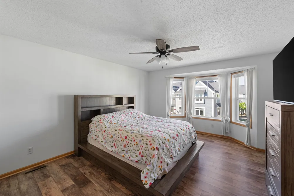 15593 Early Bird Circle #307 Apple Valley, MN 55124