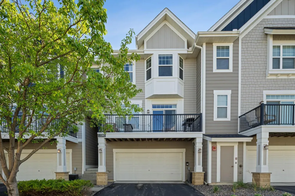 15593 Early Bird Circle #307 Apple Valley, MN 55124