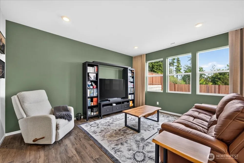 1033 SW Pendleton Way Port Orchard, WA 98367