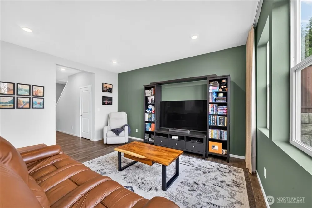 1033 SW Pendleton Way Port Orchard, WA 98367