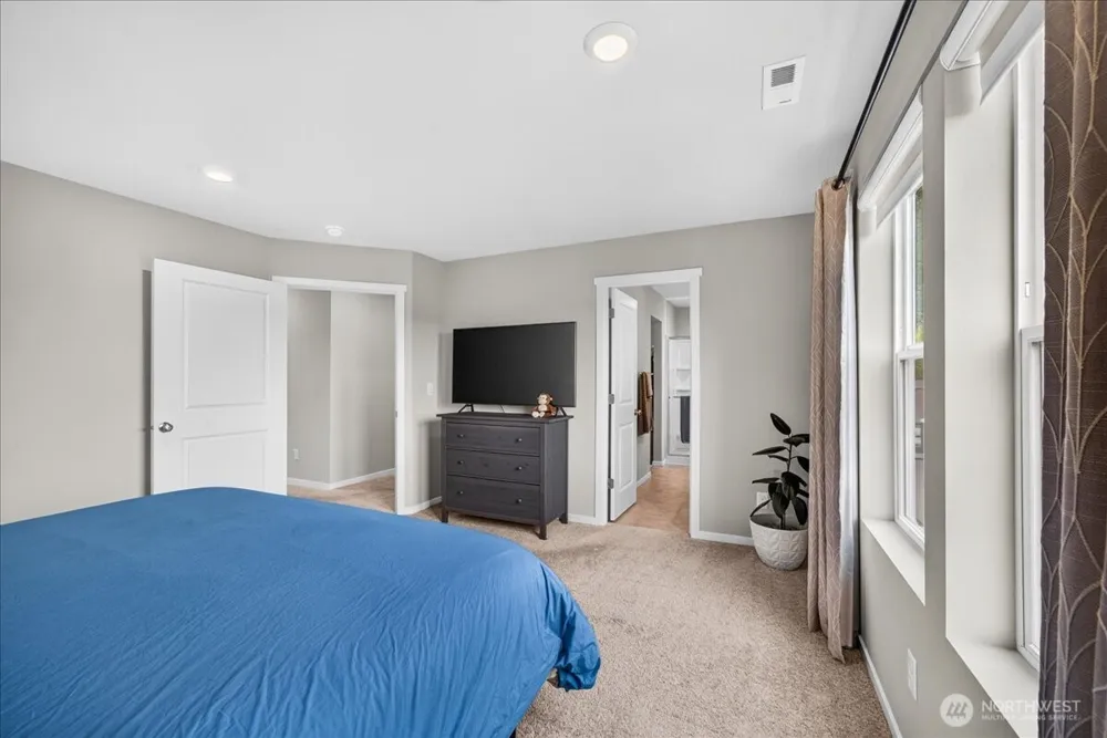 1033 SW Pendleton Way Port Orchard, WA 98367