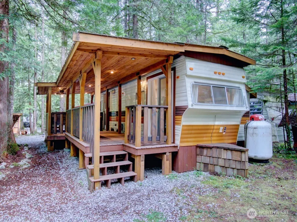 80 Sunset Circle Deming, WA 98244