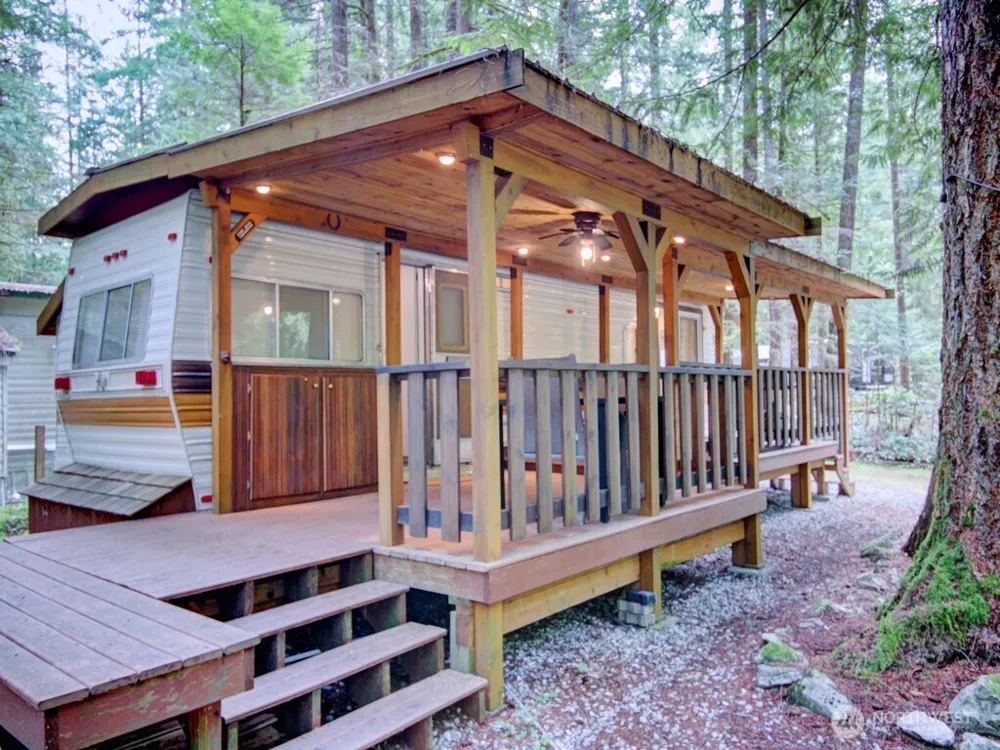 80 Sunset Circle Deming, WA 98244