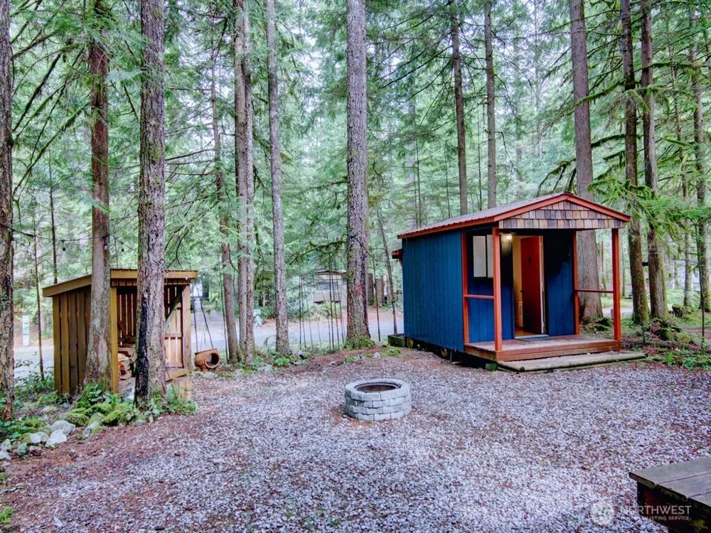 80 Sunset Circle Deming, WA 98244