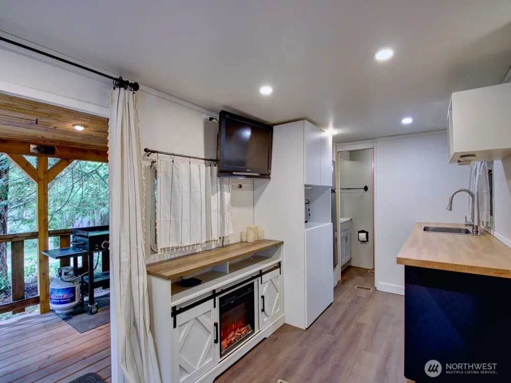 80 Sunset Circle Deming, WA 98244