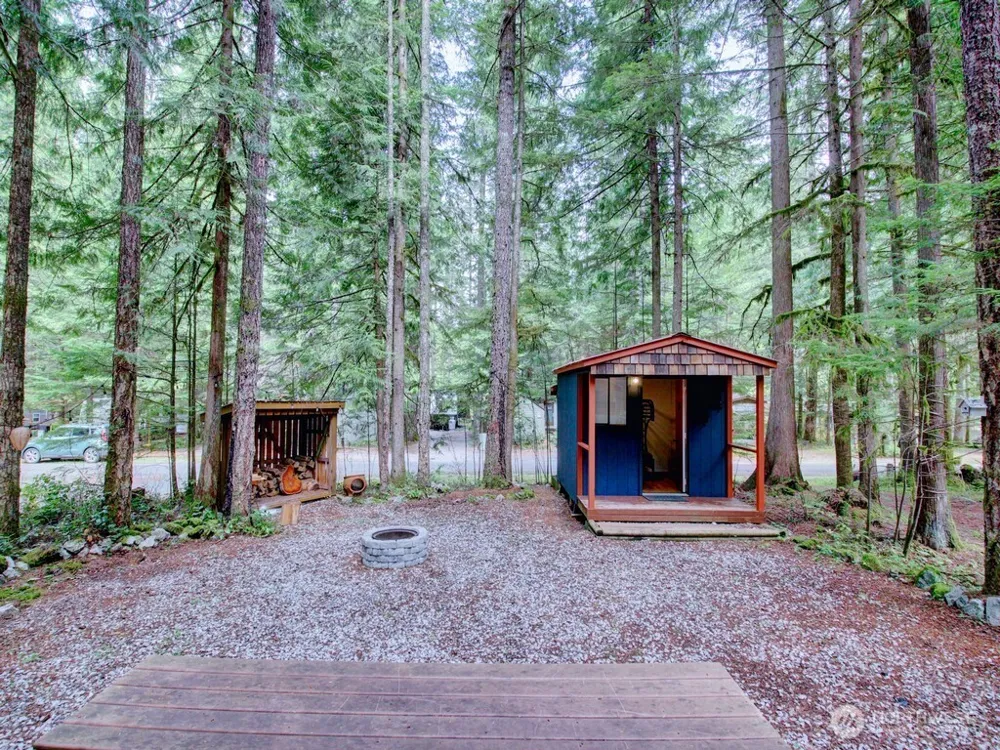 80 Sunset Circle Deming, WA 98244