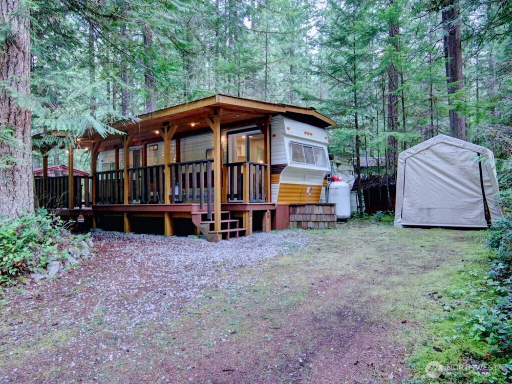 80 Sunset Circle Deming, WA 98244