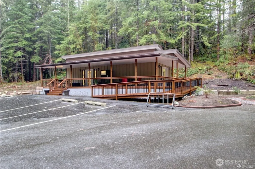 80 Sunset Circle Deming, WA 98244
