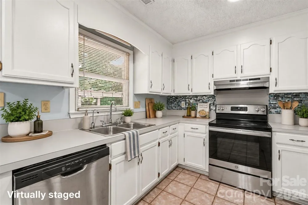 7225 Mcteal Place Charlotte, NC 28262