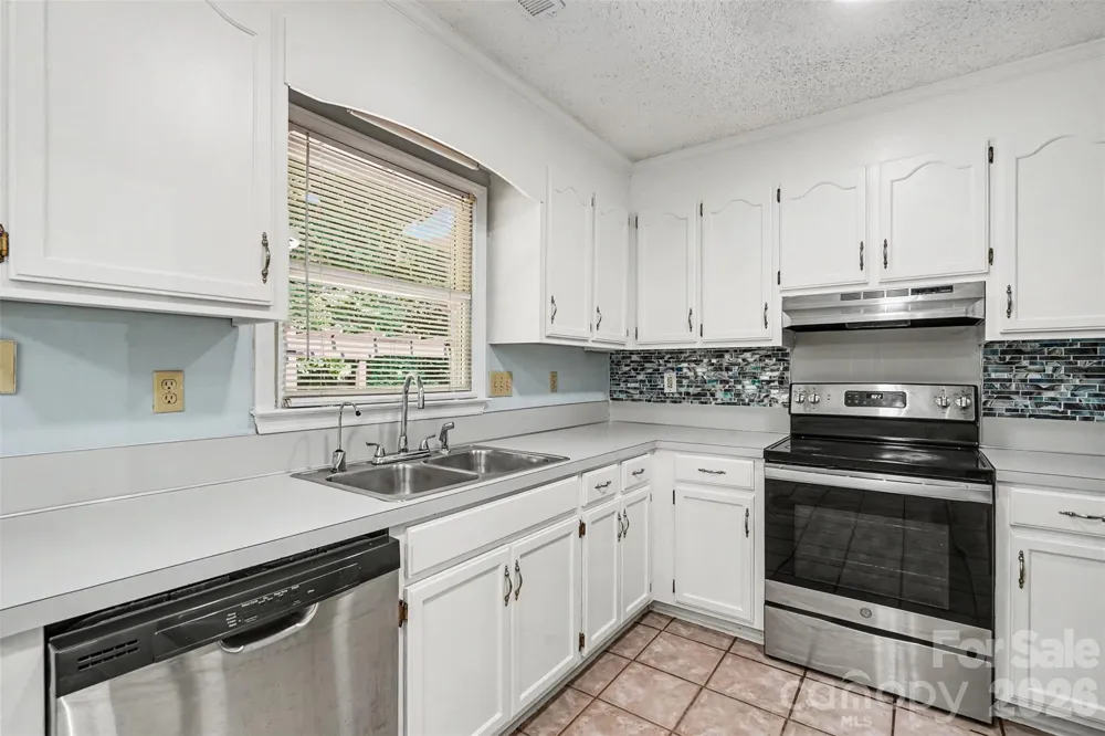 7225 Mcteal Place Charlotte, NC 28262