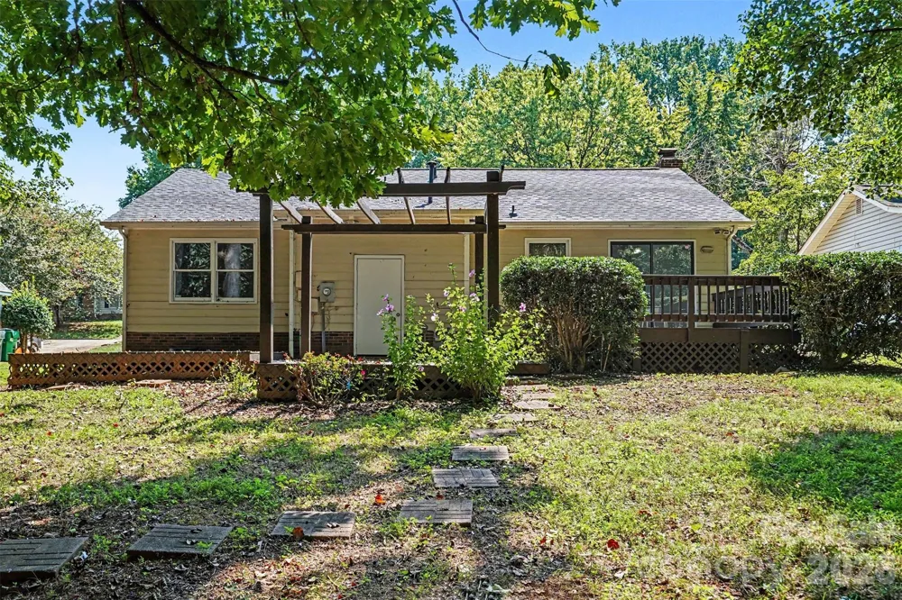 7225 Mcteal Place Charlotte, NC 28262
