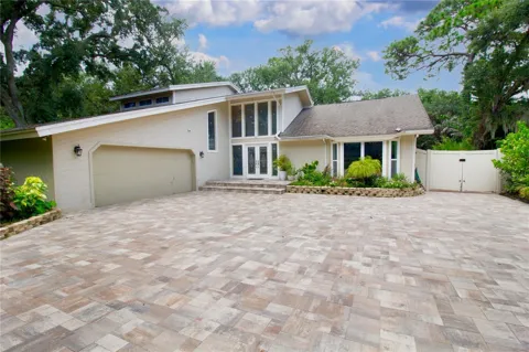 70 BAY WOODS DRIVE