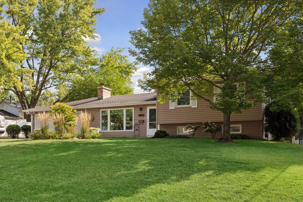 2230 Decatur Avenue Golden Valley, MN 55427