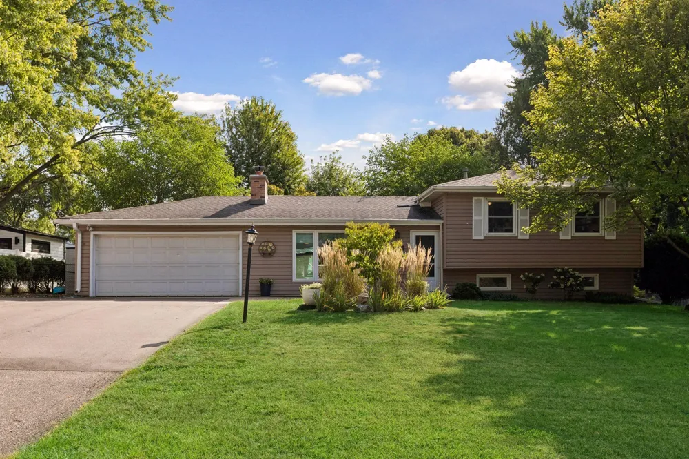2230 Decatur Avenue Golden Valley, MN 55427