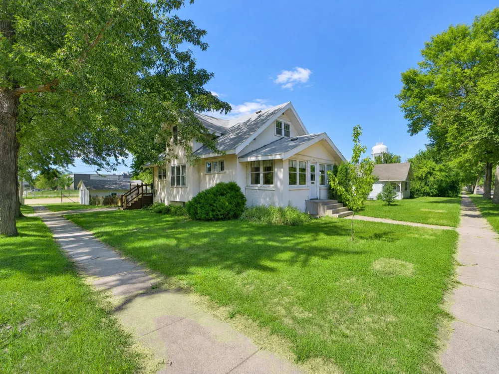 403 5th Street NE Staples, MN 56479