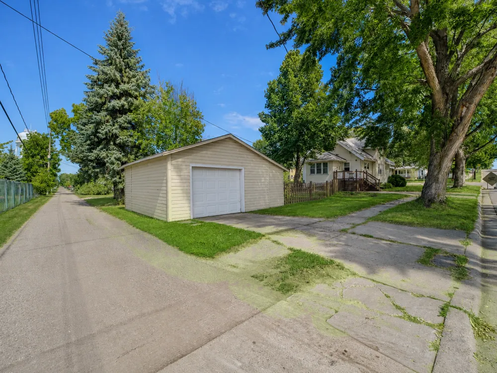 403 5th Street NE Staples, MN 56479