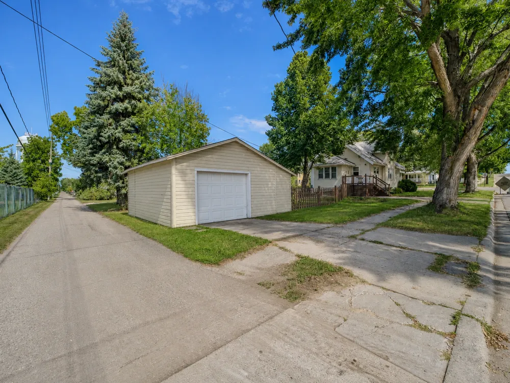 403 5th Street NE Staples, MN 56479