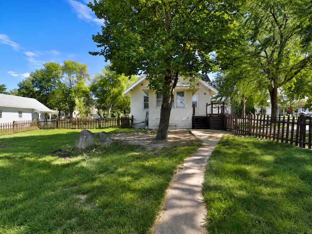 403 5th Street NE Staples, MN 56479