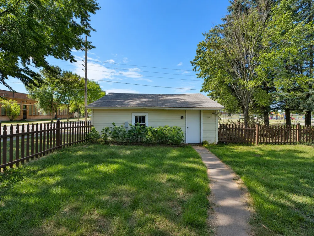 403 5th Street NE Staples, MN 56479