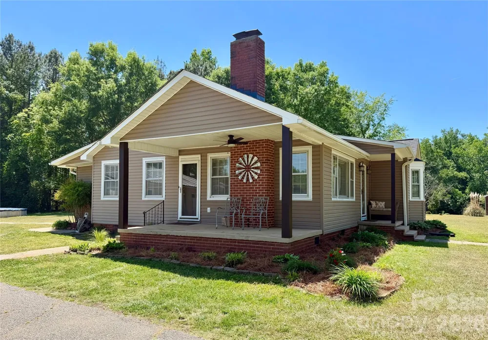 917 W Pine Street Blacksburg, SC 29702