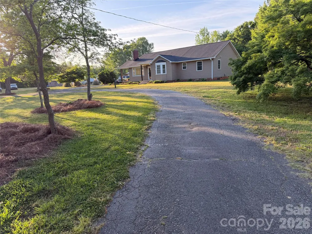 917 W Pine Street Blacksburg, SC 29702