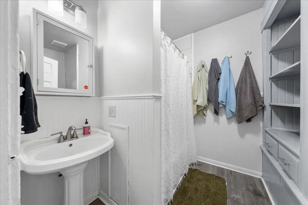 1517 W Lake Street Minneapolis, MN 55408