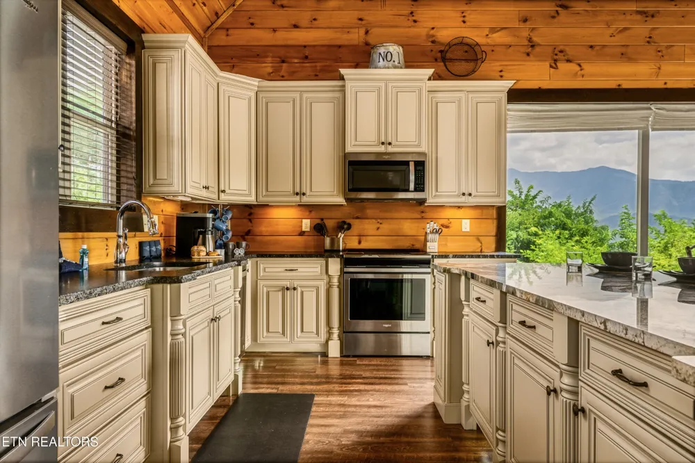 729 Bear Walk Way Gatlinburg, TN 37738
