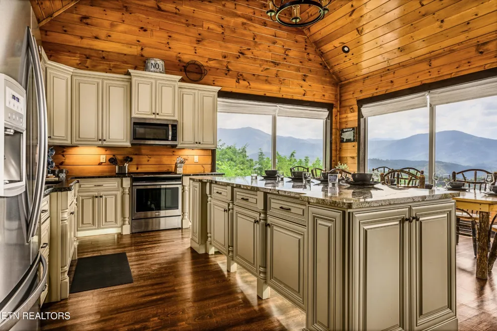 729 Bear Walk Way Gatlinburg, TN 37738