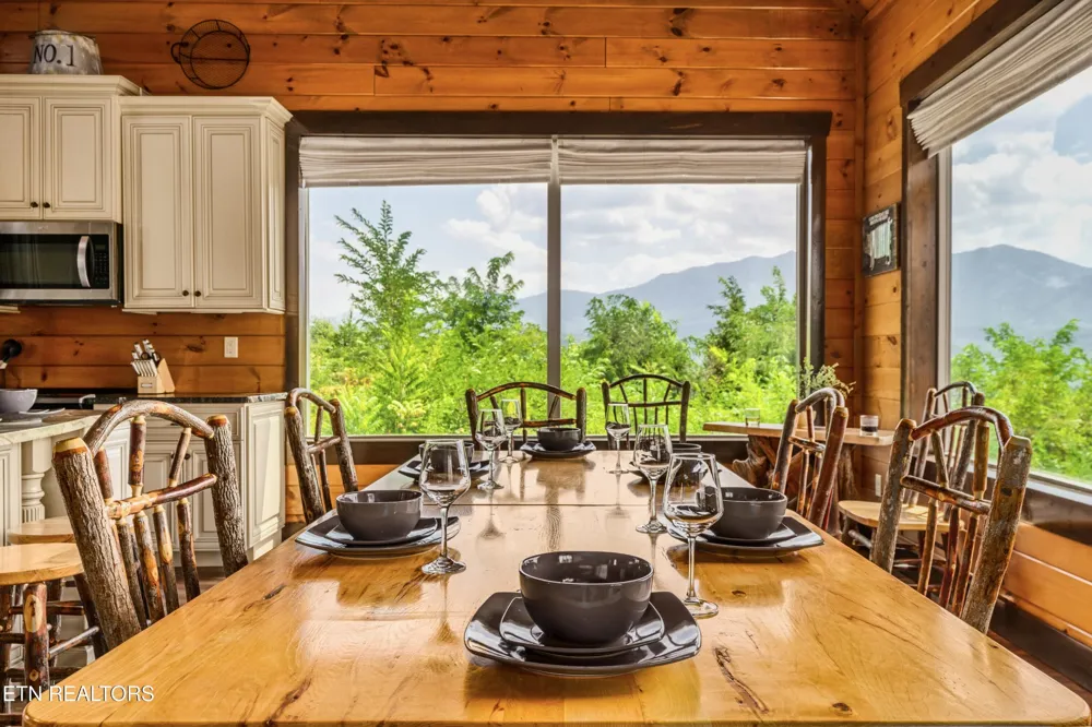 729 Bear Walk Way Gatlinburg, TN 37738