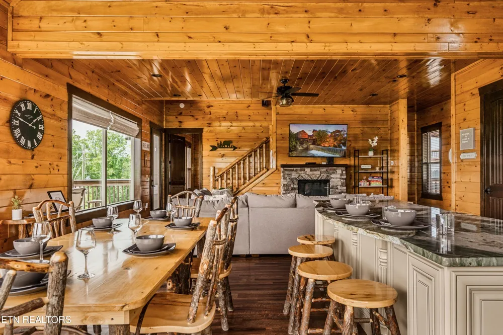 729 Bear Walk Way Gatlinburg, TN 37738