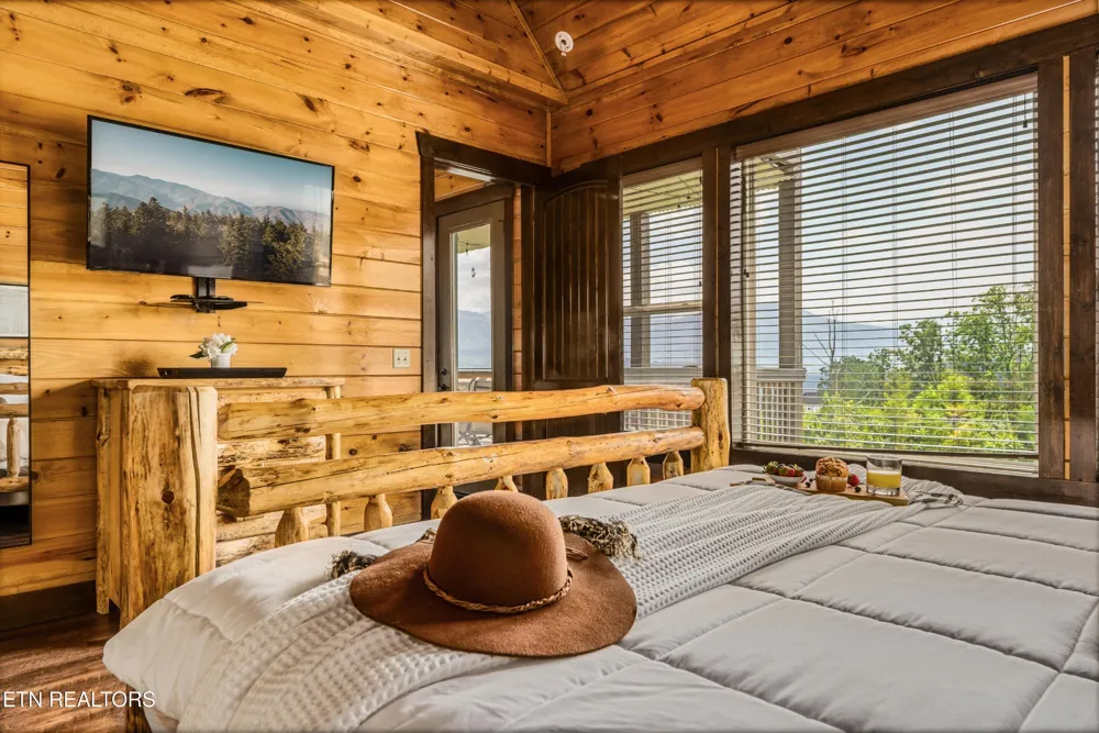 729 Bear Walk Way Gatlinburg, TN 37738