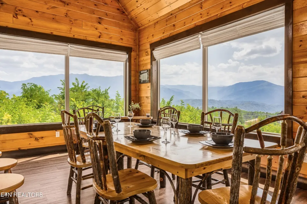 729 Bear Walk Way Gatlinburg, TN 37738