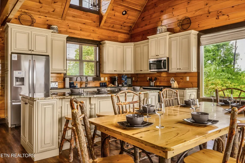 729 Bear Walk Way Gatlinburg, TN 37738