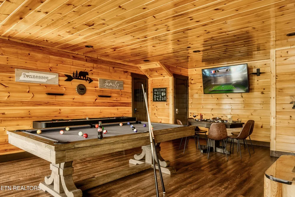 729 Bear Walk Way Gatlinburg, TN 37738