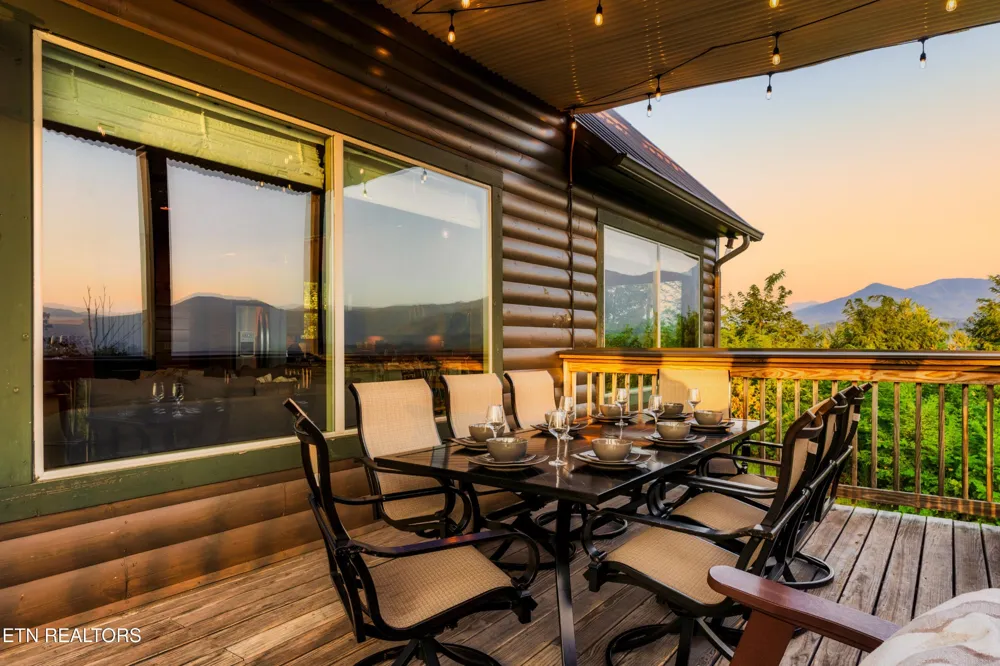 729 Bear Walk Way Gatlinburg, TN 37738