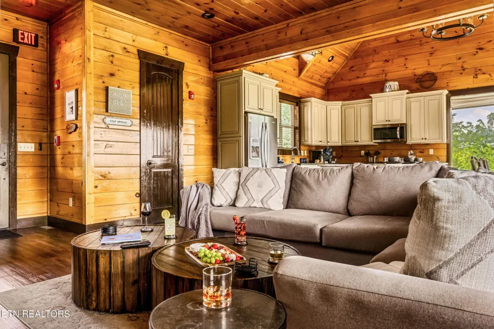 729 Bear Walk Way Gatlinburg, TN 37738