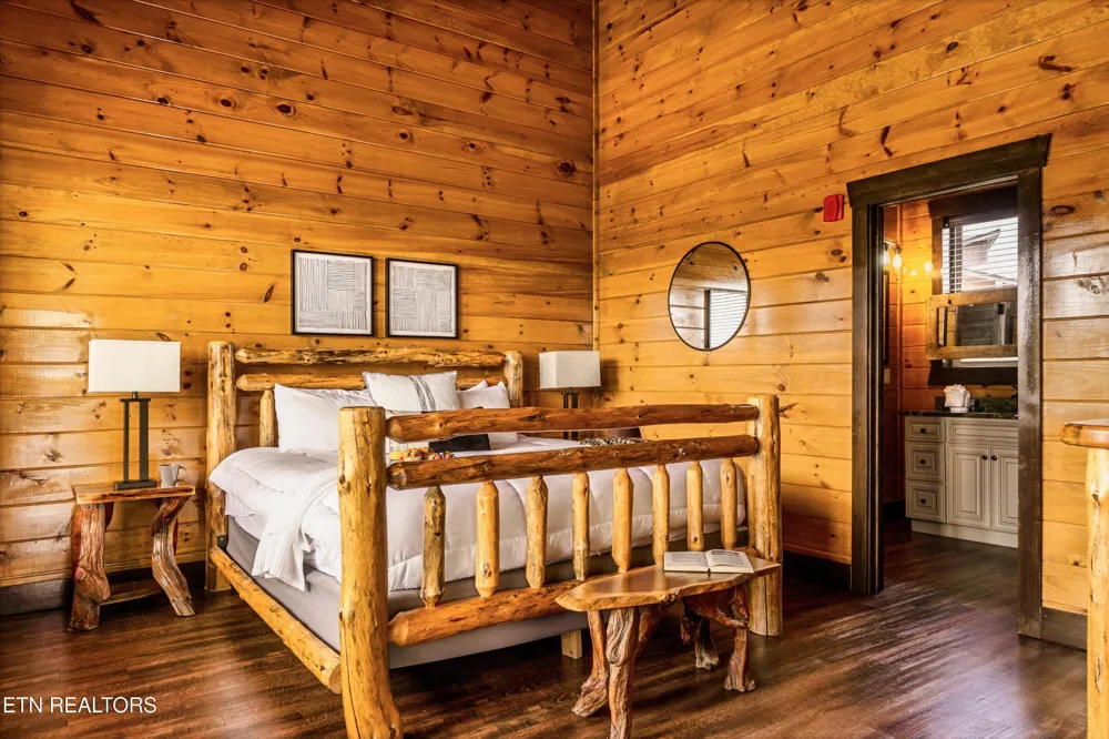 729 Bear Walk Way Gatlinburg, TN 37738