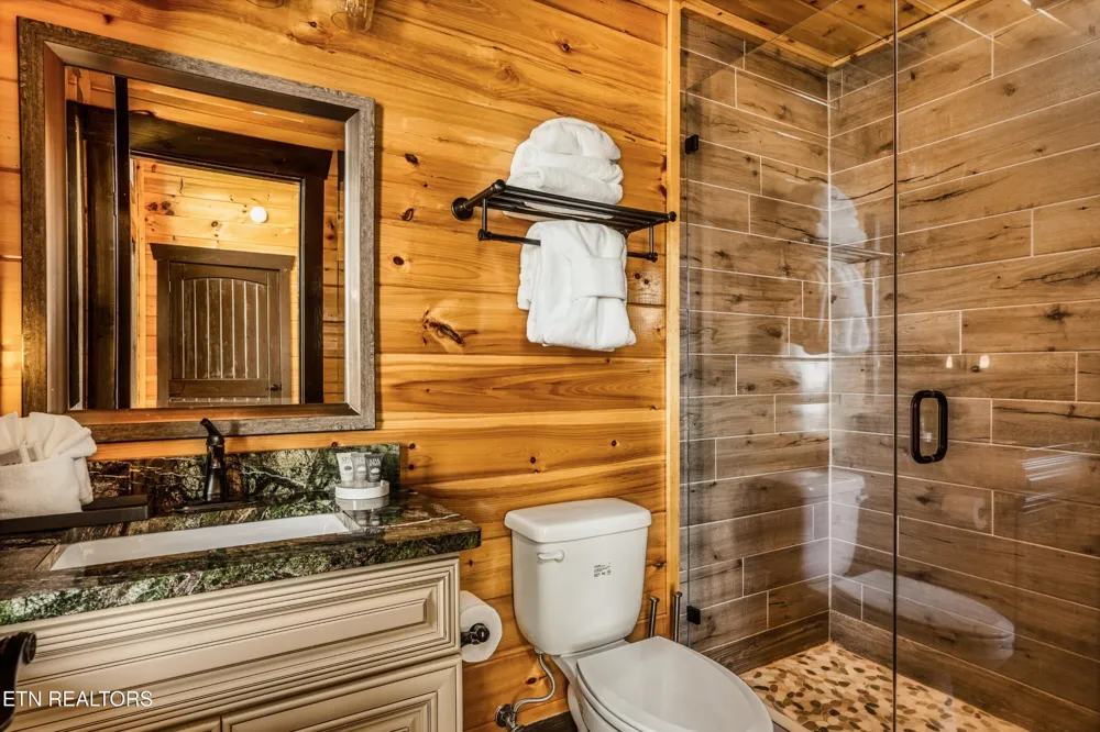 729 Bear Walk Way Gatlinburg, TN 37738